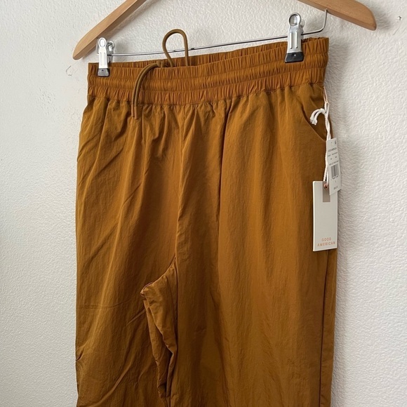 NWT Good American Bronze Gold Wide Leg Track Pants Size 1/Small Elastic Waist - Picture 3 of 8